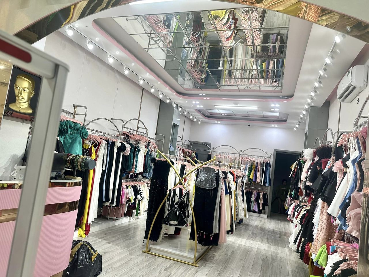 Sang Shop Nguyên Căn Góc 2 MTĐ Nguyễn trãi , P.3 , Quận 5